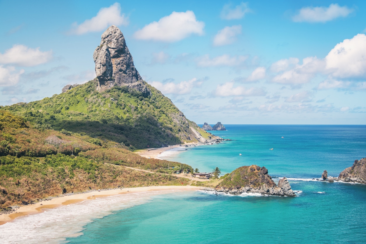 Vista aérea de Fernando de Noronha e Morro do Pico, Fernando de Noronha