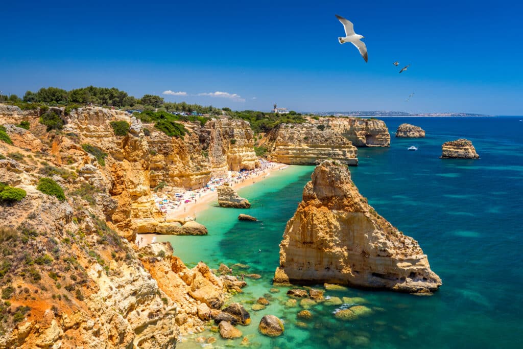 Praia da Marinha em Algarve, Portugal