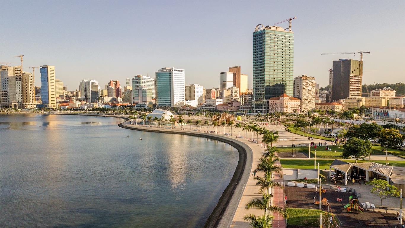 Cidade de Luanda a Beira-mar vista do Ceu