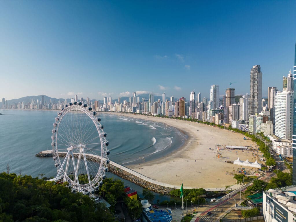 Balneario Camboriu praia e roda gigante