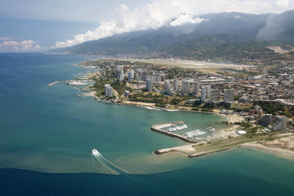 Paisagem urbana do Aeroporto de Caracas na venezuela